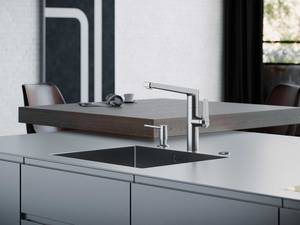 «KWC DOMO E» ist aus dem Werkstoff, der sich in der Küche absolut eignet: Edelstahl ist durch seine unvergleichlichen antibakteriellen Eigenschaften absolut hygienisch. Selbst auf häufig berührten Bauteilen können sich keine Bakterien festsetzen. KWC.